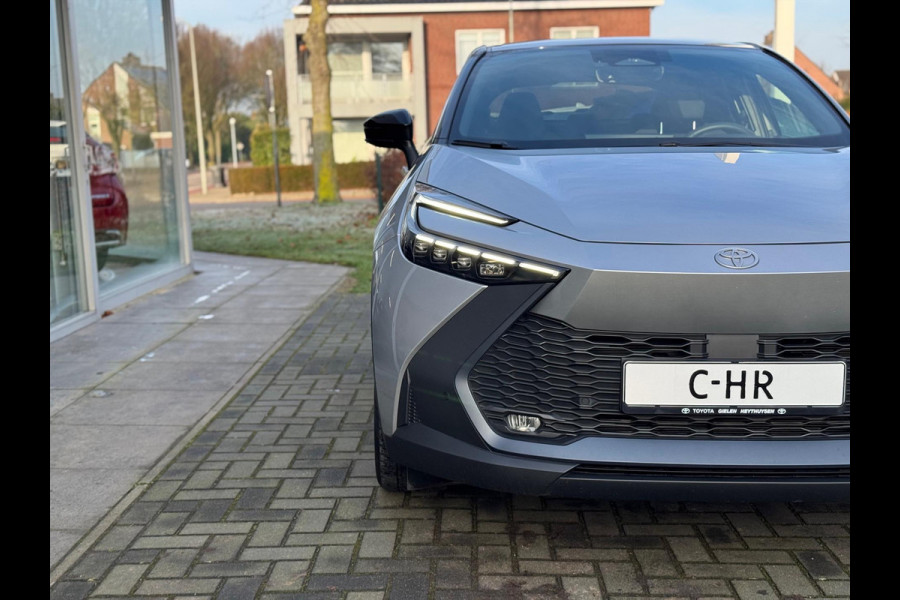 Toyota C-HR 1.8 Hybrid First edition | Elektrische achterklep, Dodehoekherkenning, Stoel + Stuurverwarming, Groot scherm, Parkeersensoren