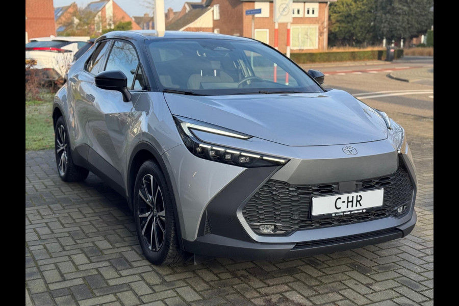 Toyota C-HR 1.8 Hybrid First edition | Elektrische achterklep, Dodehoekherkenning, Stoel + Stuurverwarming, Groot scherm, Parkeersensoren