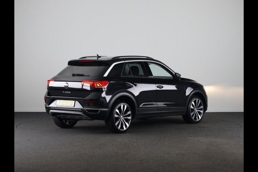 Volkswagen T-Roc 1.0 TSI Style | Parkeersensoren (Park assist) | Adaptieve cruise control | Carplay & Android auto |