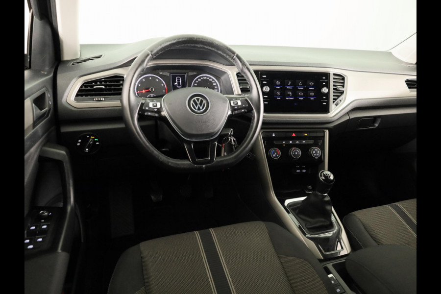 Volkswagen T-Roc 1.0 TSI Style | Parkeersensoren (Park assist) | Adaptieve cruise control | Carplay & Android auto |