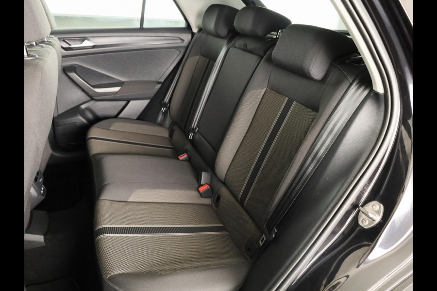 Volkswagen T-Roc 1.0 TSI Style | Parkeersensoren (Park assist) | Adaptieve cruise control | Carplay & Android auto |