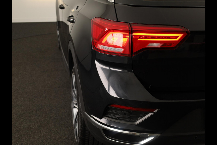 Volkswagen T-Roc 1.0 TSI Style | Parkeersensoren (Park assist) | Adaptieve cruise control | Carplay & Android auto |
