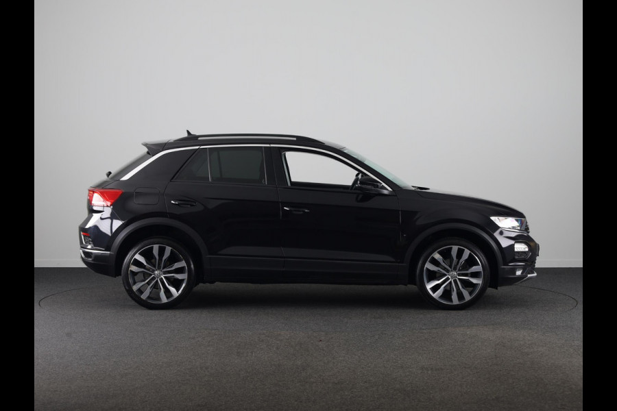 Volkswagen T-Roc 1.0 TSI Style | Parkeersensoren (Park assist) | Adaptieve cruise control | Carplay & Android auto |
