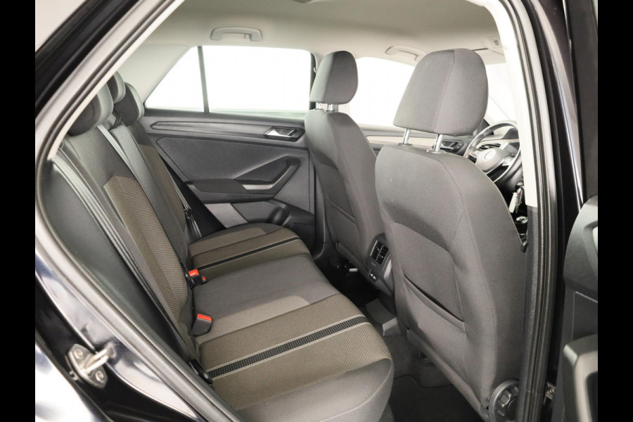 Volkswagen T-Roc 1.0 TSI Style | Parkeersensoren (Park assist) | Adaptieve cruise control | Carplay & Android auto |