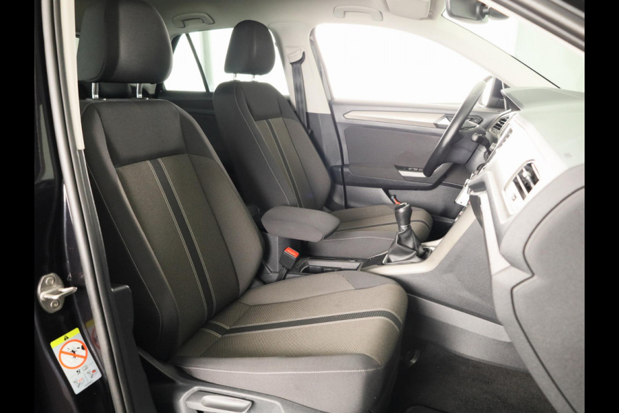 Volkswagen T-Roc 1.0 TSI Style | Parkeersensoren (Park assist) | Adaptieve cruise control | Carplay & Android auto |
