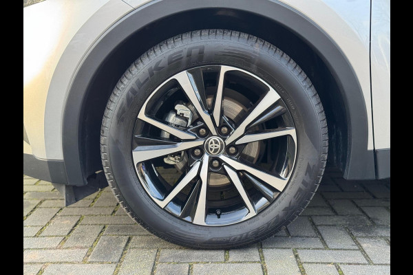 Toyota C-HR 1.8 Hybrid First edition | Elektrische achterklep, Dodehoekherkenning, Stoel + Stuurverwarming, Groot scherm, Parkeersensoren