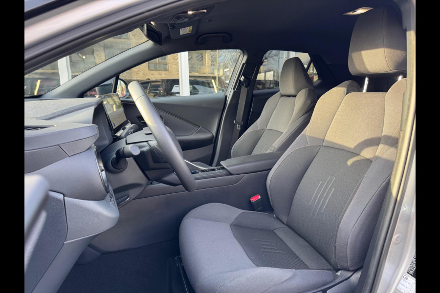 Toyota C-HR 1.8 Hybrid First edition | Elektrische achterklep, Dodehoekherkenning, Stoel + Stuurverwarming, Groot scherm, Parkeersensoren