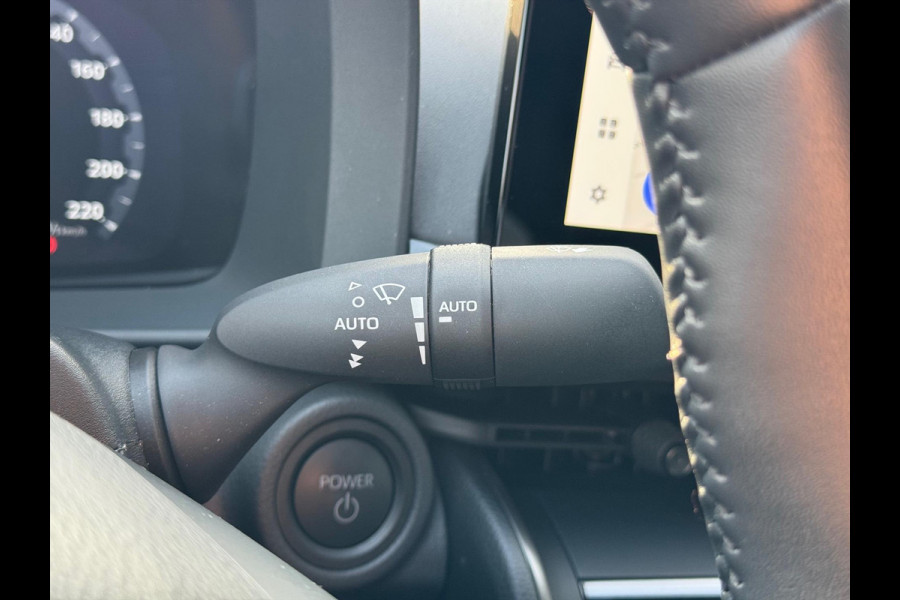 Toyota C-HR 1.8 Hybrid First edition | Elektrische achterklep, Dodehoekherkenning, Stoel + Stuurverwarming, Groot scherm, Parkeersensoren