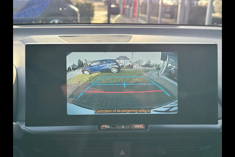 Toyota C-HR 1.8 Hybrid First edition | Elektrische achterklep, Dodehoekherkenning, Stoel + Stuurverwarming, Groot scherm, Parkeersensoren
