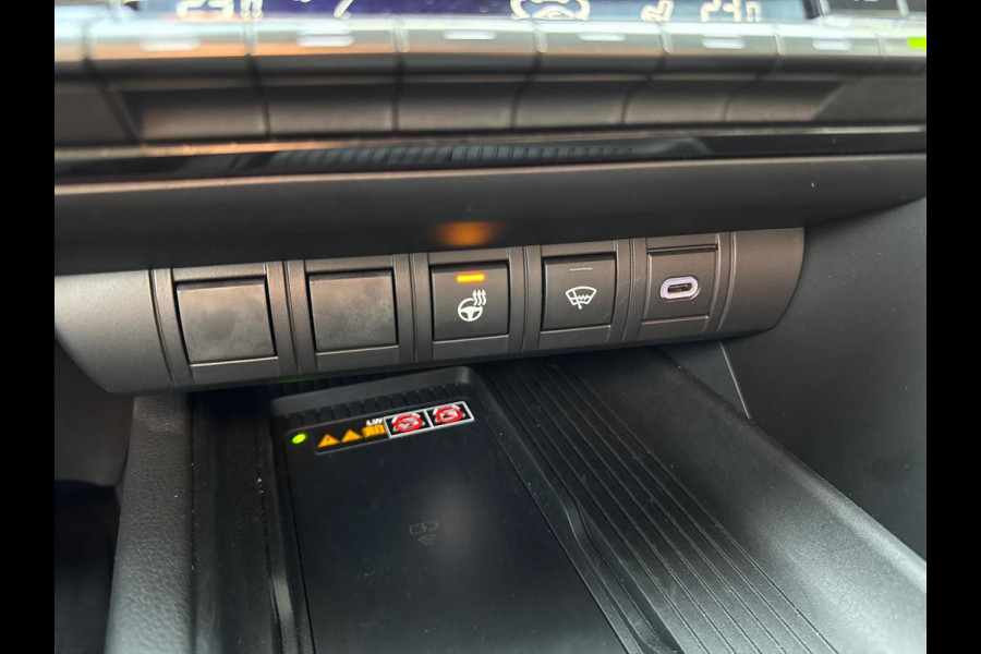 Toyota C-HR 1.8 Hybrid First edition | Elektrische achterklep, Dodehoekherkenning, Stoel + Stuurverwarming, Groot scherm, Parkeersensoren