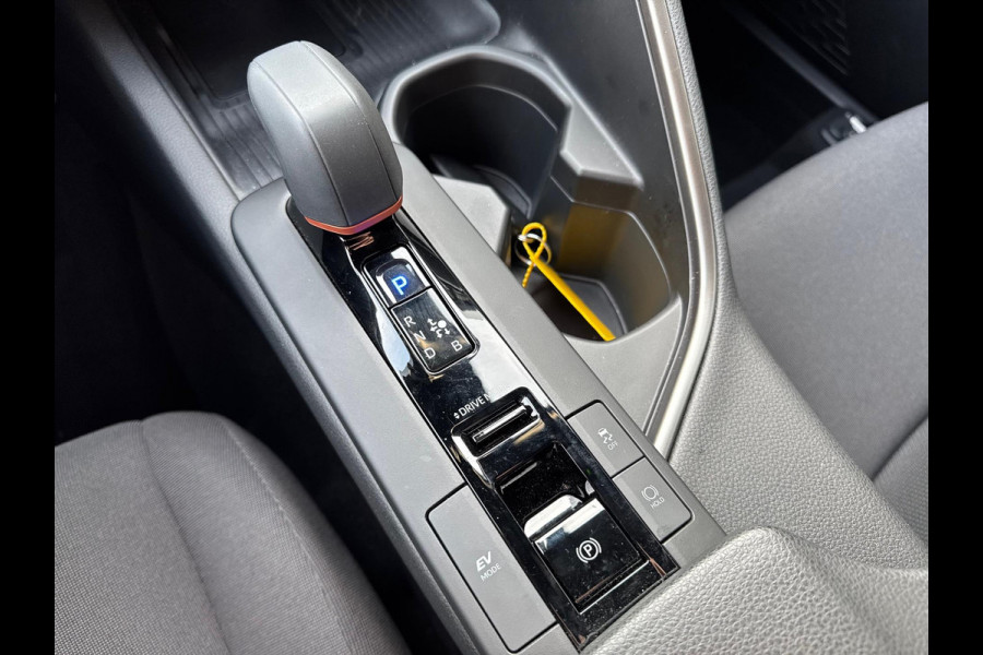 Toyota C-HR 1.8 Hybrid First edition | Elektrische achterklep, Dodehoekherkenning, Stoel + Stuurverwarming, Groot scherm, Parkeersensoren