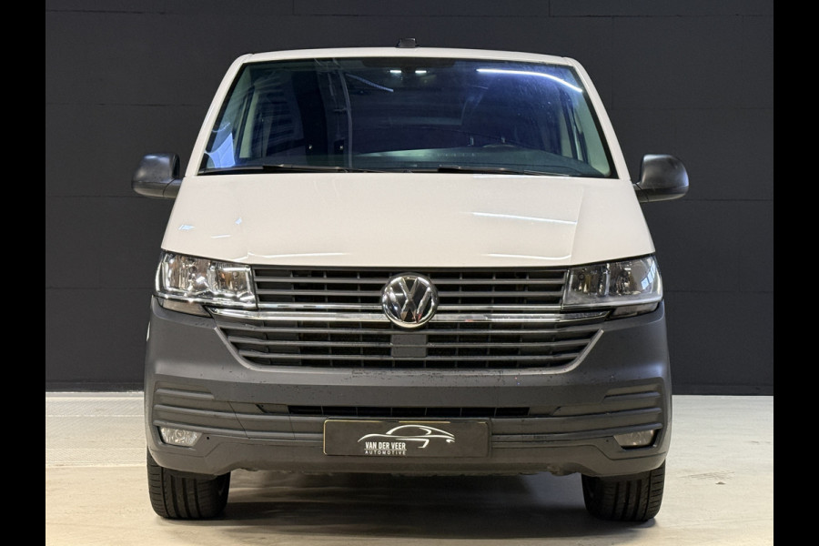 Volkswagen Transporter 2.0 TDI L2H1 30 DC Highline | Origineel NL | Apple carplay | Camera | Trekhaak |
