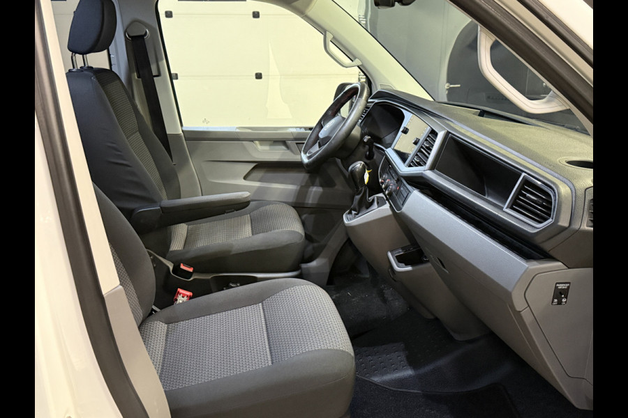 Volkswagen Transporter 2.0 TDI L2H1 30 DC Highline | Origineel NL | Apple carplay | Camera | Trekhaak |