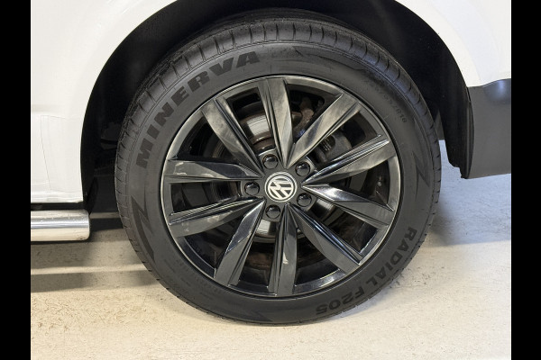 Volkswagen Transporter 2.0 TDI L2H1 30 DC Highline | Origineel NL | Apple carplay | Camera | Trekhaak |