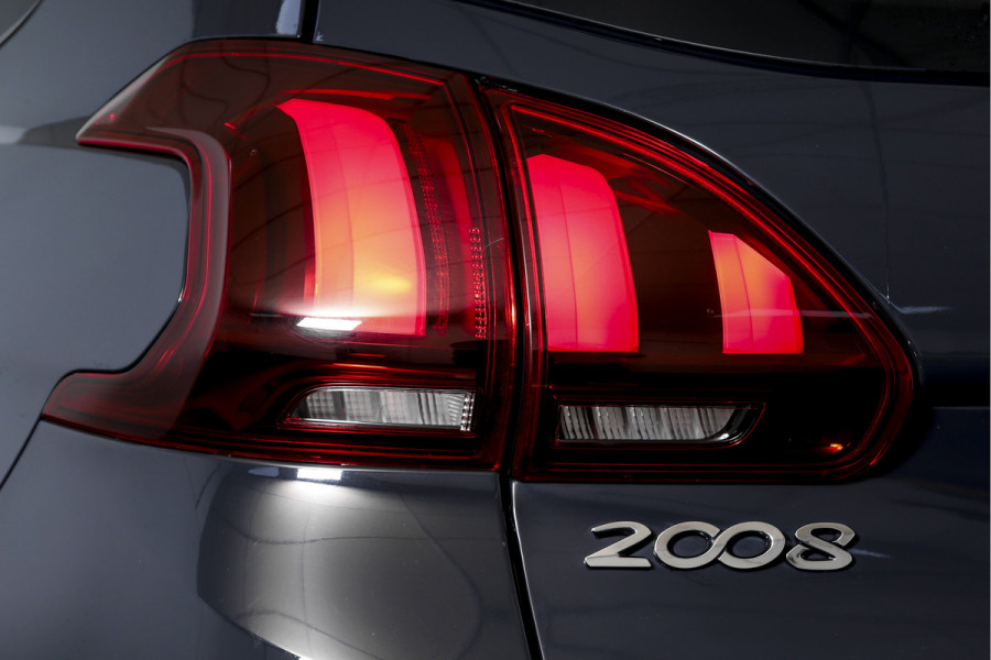 Peugeot 2008 1.2 PureTech 110 PK Blue Lion Orig. NL | Cruise | Stoelverwarming | PDC | NAV | Airco | Trekhaak | LM 16" |