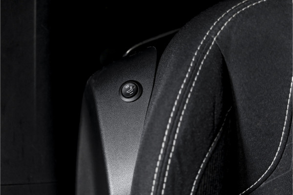 Peugeot 2008 1.2 PureTech 110 PK Blue Lion Orig. NL | Cruise | Stoelverwarming | PDC | NAV | Airco | Trekhaak | LM 16" |