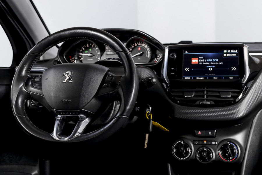 Peugeot 2008 1.2 PureTech 110 PK Blue Lion Orig. NL | Cruise | Stoelverwarming | PDC | NAV | Airco | Trekhaak | LM 16" |