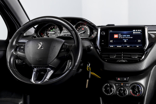 Peugeot 2008 1.2 PureTech 110 PK Blue Lion Orig. NL | Cruise | Stoelverwarming | PDC | NAV | Airco | Trekhaak | LM 16" |