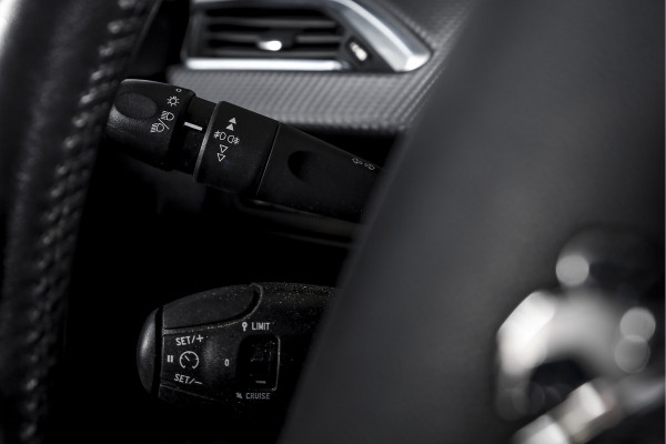 Peugeot 2008 1.2 PureTech 110 PK Blue Lion Orig. NL | Cruise | Stoelverwarming | PDC | NAV | Airco | Trekhaak | LM 16" |