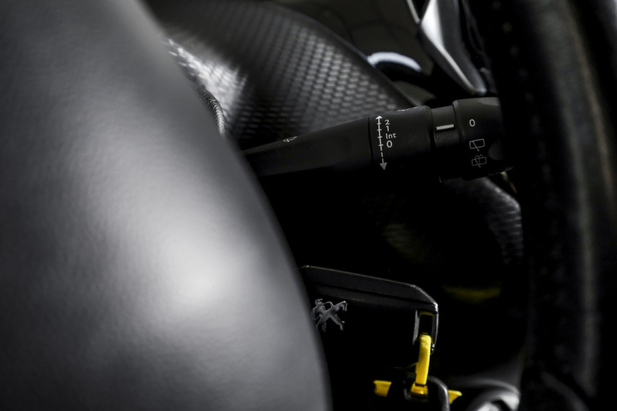 Peugeot 2008 1.2 PureTech 110 PK Blue Lion Orig. NL | Cruise | Stoelverwarming | PDC | NAV | Airco | Trekhaak | LM 16" |