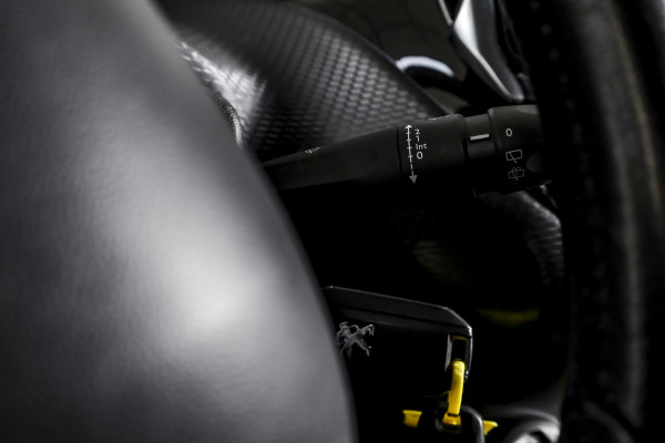 Peugeot 2008 1.2 PureTech 110 PK Blue Lion Orig. NL | Cruise | Stoelverwarming | PDC | NAV | Airco | Trekhaak | LM 16" |