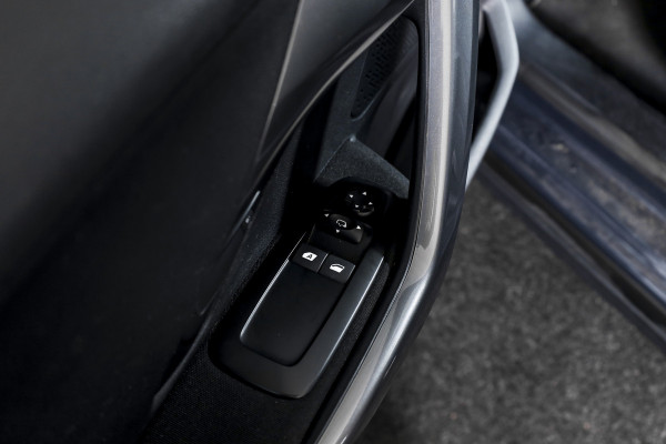 Peugeot 2008 1.2 PureTech 110 PK Blue Lion Orig. NL | Cruise | Stoelverwarming | PDC | NAV | Airco | Trekhaak | LM 16" |