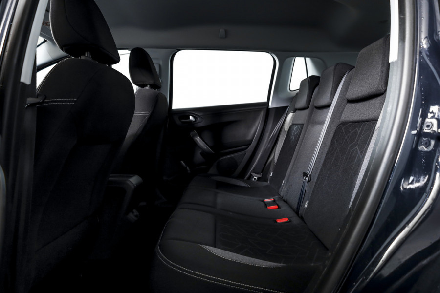 Peugeot 2008 1.2 PureTech 110 PK Blue Lion Orig. NL | Cruise | Stoelverwarming | PDC | NAV | Airco | Trekhaak | LM 16" |