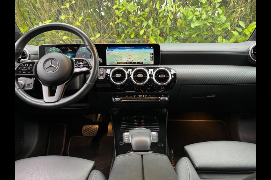 Mercedes-Benz A-Klasse A180 BUSINESS SOLUTION STOELVERWARMING FULLSCREEN DAB+ NAP HALF LEDER