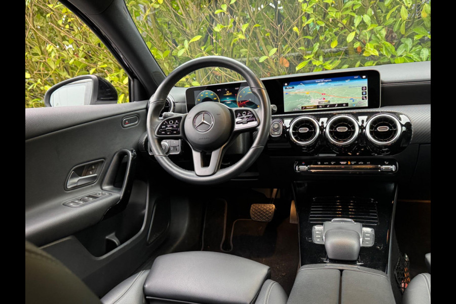 Mercedes-Benz A-Klasse A180 BUSINESS SOLUTION STOELVERWARMING FULLSCREEN DAB+ NAP HALF LEDER