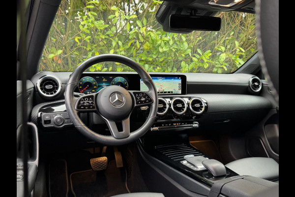 Mercedes-Benz A-Klasse A180 BUSINESS SOLUTION STOELVERWARMING FULLSCREEN DAB+ NAP HALF LEDER