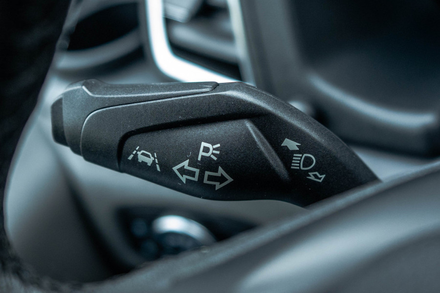 Ford Transit Custom 2.0 TDCI L1H1 Limited | 130PK | Carplay | Camera | Trekhaak | Cruise | Airco