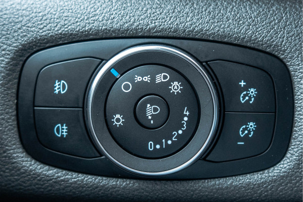 Ford Transit Custom 2.0 TDCI L1H1 Limited | 130PK | Carplay | Camera | Trekhaak | Cruise | Airco