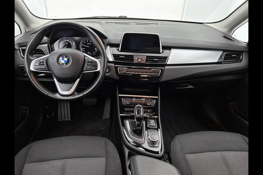 BMW 2 Serie Active Tourer 218i Executive Automaat (NAVIGATIE, PARKEERSENSOREN, LED, CLIMA, DEALER ONDERHOUDEN)