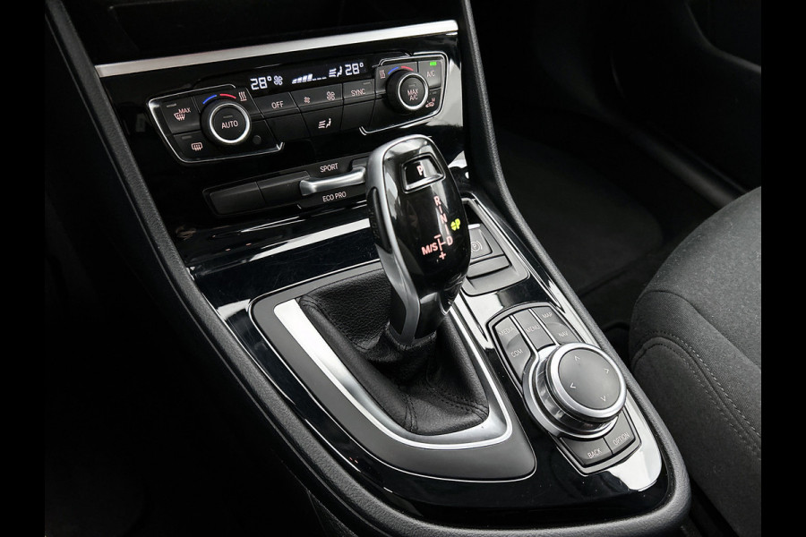 BMW 2 Serie Active Tourer 218i Executive Automaat (NAVIGATIE, PARKEERSENSOREN, LED, CLIMA, DEALER ONDERHOUDEN)