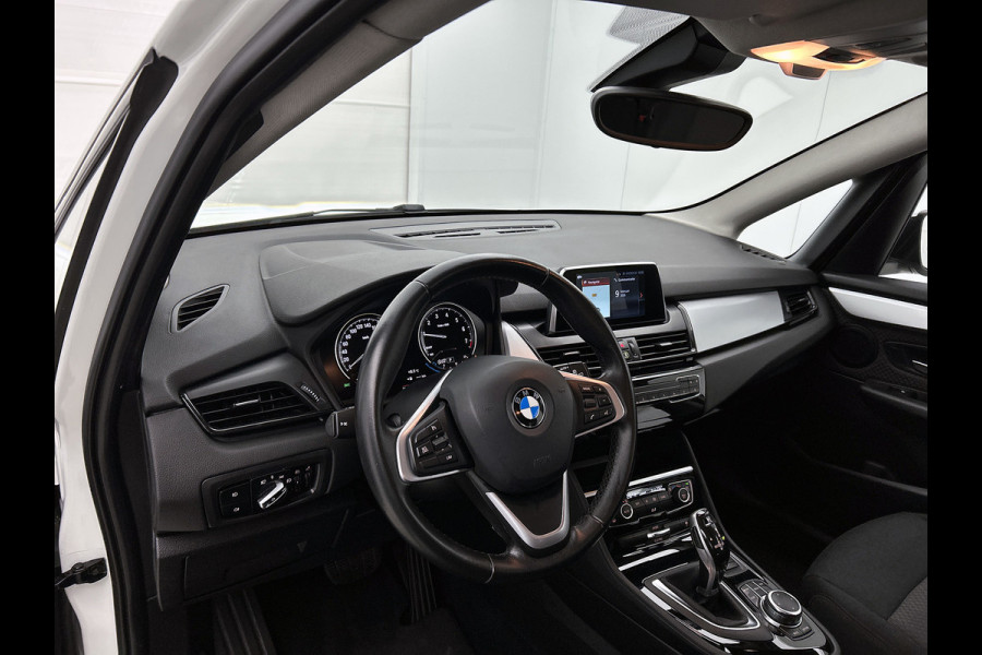 BMW 2 Serie Active Tourer 218i Executive Automaat (NAVIGATIE, PARKEERSENSOREN, LED, CLIMA, DEALER ONDERHOUDEN)