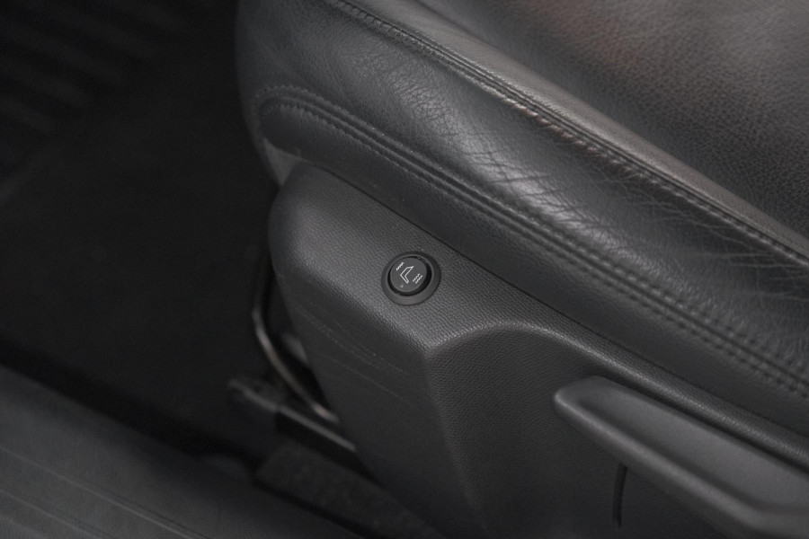 Peugeot 208 PureTech 100 EAT8 Allure Pack | Camera | Leer-Pakket | Stoelverwarming | Apple Carplay