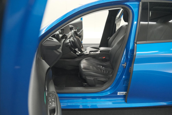 Peugeot 208 PureTech 100 EAT8 Allure Pack | Camera | Leer-Pakket | Stoelverwarming | Apple Carplay
