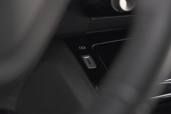 Peugeot 208 PureTech 100 EAT8 Allure Pack | Camera | Leer-Pakket | Stoelverwarming | Apple Carplay