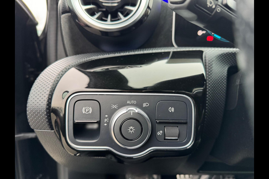 Mercedes-Benz A-Klasse 200 AMG Panorama Leder Camera Led Night pakket