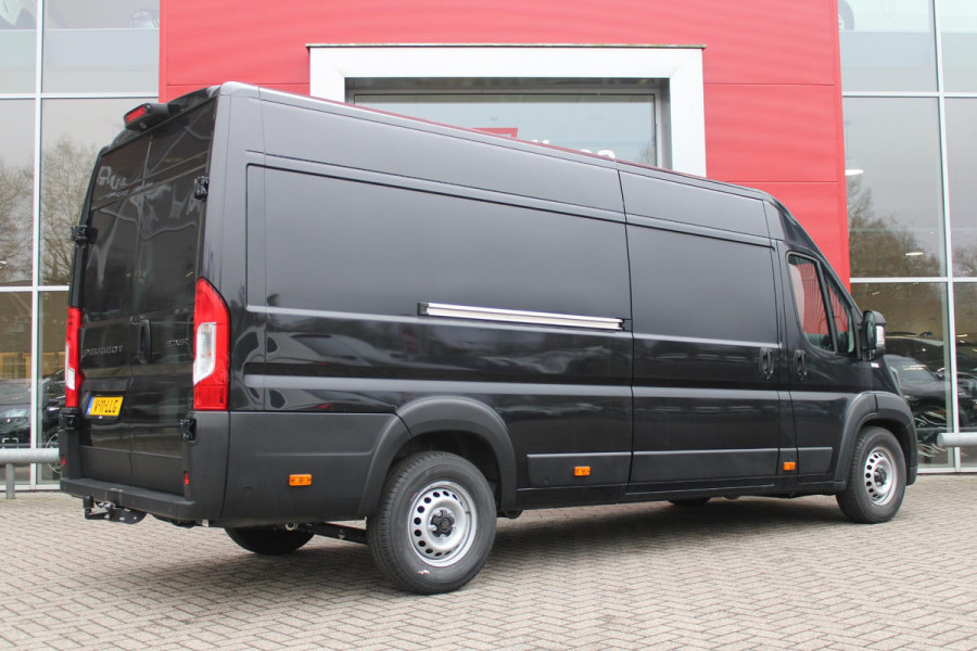 Peugeot Boxer 2.2 BlueHDi 180PK AUTOMAAT L4H2 3.5t HEAVY DUTY | TREKHAAK | PACK WINTER 2: (VERWARMBARE BESTUURDERSSTOEL/VOORRUIT/STANDKACHEL PROGAMEERBAAR) | PAKKET HANDSFREE & CENTRAL GLOVEBOX | ACHTERDEUREN 270° TE OPENEN | VOLWAARDIG RESERVEWIEL | PASSAGIERSSTOEL IN HOOGHTE VERSTELBAAR MET ARMSTEUN EN LENDESTEUN | TECHNO PLUS PAKKET: (10" TOUCHSCREEN MET APPLE CARPLAY EN ANDROID AUTO/CLIMATE CONTROL/EXTRA USB POORTEN/DRAADLOZE TELEFOONLADER/DIGITAAL INSTRUMENTENPANEEL) | NAVIGATIE |