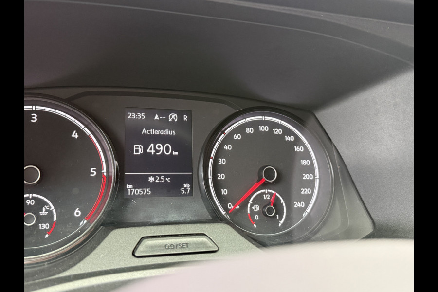 Volkswagen Transporter 2.0 TDI L2H1 30 DC Highline | Origineel NL | Apple carplay | Camera | Trekhaak |