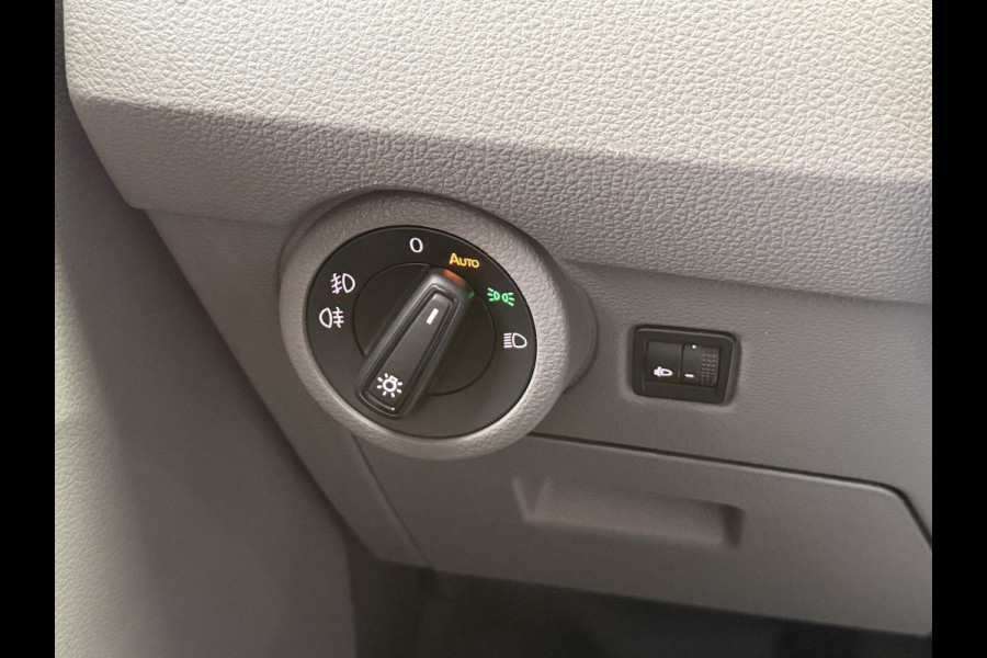 Volkswagen Transporter 2.0 TDI L2H1 30 DC Highline | Origineel NL | Apple carplay | Camera | Trekhaak |