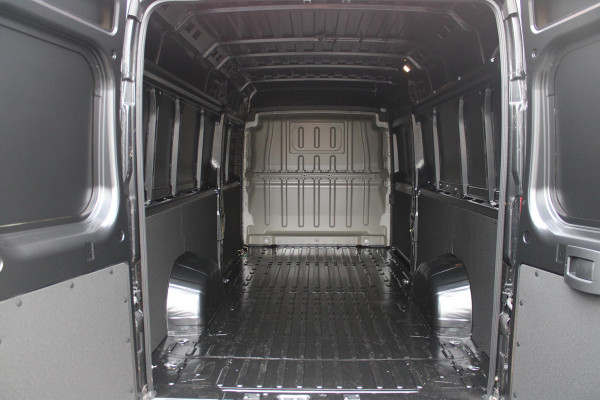 Peugeot Boxer 2.2 BlueHDi 180PK AUTOMAAT L4H2 3.5t HEAVY DUTY | TREKHAAK | PACK WINTER 2: (VERWARMBARE BESTUURDERSSTOEL/VOORRUIT/STANDKACHEL PROGAMEERBAAR) | PAKKET HANDSFREE & CENTRAL GLOVEBOX | ACHTERDEUREN 270° TE OPENEN | VOLWAARDIG RESERVEWIEL | PASSAGIERSSTOEL IN HOOGHTE VERSTELBAAR MET ARMSTEUN EN LENDESTEUN | TECHNO PLUS PAKKET: (10" TOUCHSCREEN MET APPLE CARPLAY EN ANDROID AUTO/CLIMATE CONTROL/EXTRA USB POORTEN/DRAADLOZE TELEFOONLADER/DIGITAAL INSTRUMENTENPANEEL) | NAVIGATIE |