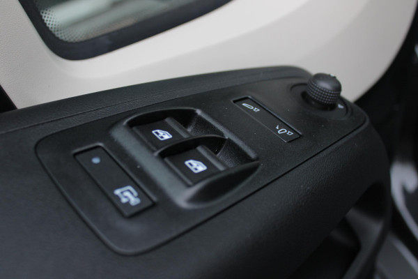 Peugeot Boxer 2.2 BlueHDi 180PK AUTOMAAT L4H2 3.5t HEAVY DUTY | TREKHAAK | PACK WINTER 2: (VERWARMBARE BESTUURDERSSTOEL/VOORRUIT/STANDKACHEL PROGAMEERBAAR) | PAKKET HANDSFREE & CENTRAL GLOVEBOX | ACHTERDEUREN 270° TE OPENEN | VOLWAARDIG RESERVEWIEL | PASSAGIERSSTOEL IN HOOGHTE VERSTELBAAR MET ARMSTEUN EN LENDESTEUN | TECHNO PLUS PAKKET: (10" TOUCHSCREEN MET APPLE CARPLAY EN ANDROID AUTO/CLIMATE CONTROL/EXTRA USB POORTEN/DRAADLOZE TELEFOONLADER/DIGITAAL INSTRUMENTENPANEEL) | NAVIGATIE |