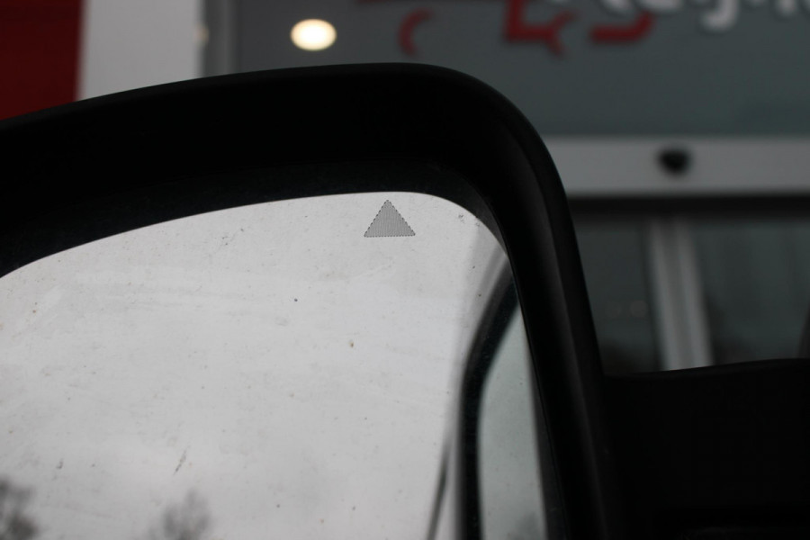 Peugeot Boxer 2.2 BlueHDi 180PK AUTOMAAT L4H2 3.5t HEAVY DUTY | TREKHAAK | PACK WINTER 2: (VERWARMBARE BESTUURDERSSTOEL/VOORRUIT/STANDKACHEL PROGAMEERBAAR) | PAKKET HANDSFREE & CENTRAL GLOVEBOX | ACHTERDEUREN 270° TE OPENEN | VOLWAARDIG RESERVEWIEL | PASSAGIERSSTOEL IN HOOGHTE VERSTELBAAR MET ARMSTEUN EN LENDESTEUN | TECHNO PLUS PAKKET: (10" TOUCHSCREEN MET APPLE CARPLAY EN ANDROID AUTO/CLIMATE CONTROL/EXTRA USB POORTEN/DRAADLOZE TELEFOONLADER/DIGITAAL INSTRUMENTENPANEEL) | NAVIGATIE |