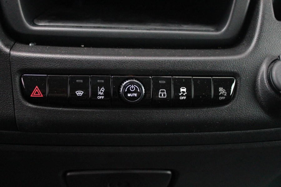 Peugeot Boxer 2.2 BlueHDi 180PK AUTOMAAT L4H2 3.5t HEAVY DUTY | TREKHAAK | PACK WINTER 2: (VERWARMBARE BESTUURDERSSTOEL/VOORRUIT/STANDKACHEL PROGAMEERBAAR) | PAKKET HANDSFREE & CENTRAL GLOVEBOX | ACHTERDEUREN 270° TE OPENEN | VOLWAARDIG RESERVEWIEL | PASSAGIERSSTOEL IN HOOGHTE VERSTELBAAR MET ARMSTEUN EN LENDESTEUN | TECHNO PLUS PAKKET: (10" TOUCHSCREEN MET APPLE CARPLAY EN ANDROID AUTO/CLIMATE CONTROL/EXTRA USB POORTEN/DRAADLOZE TELEFOONLADER/DIGITAAL INSTRUMENTENPANEEL) | NAVIGATIE |