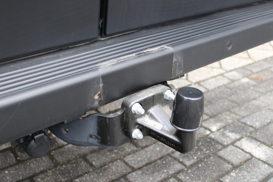 Peugeot Boxer 2.2 BlueHDi 180PK AUTOMAAT L4H2 3.5t HEAVY DUTY | TREKHAAK | PACK WINTER 2: (VERWARMBARE BESTUURDERSSTOEL/VOORRUIT/STANDKACHEL PROGAMEERBAAR) | PAKKET HANDSFREE & CENTRAL GLOVEBOX | ACHTERDEUREN 270° TE OPENEN | VOLWAARDIG RESERVEWIEL | PASSAGIERSSTOEL IN HOOGHTE VERSTELBAAR MET ARMSTEUN EN LENDESTEUN | TECHNO PLUS PAKKET: (10" TOUCHSCREEN MET APPLE CARPLAY EN ANDROID AUTO/CLIMATE CONTROL/EXTRA USB POORTEN/DRAADLOZE TELEFOONLADER/DIGITAAL INSTRUMENTENPANEEL) | NAVIGATIE |