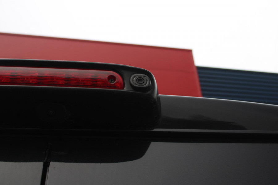 Peugeot Boxer 2.2 BlueHDi 180PK AUTOMAAT L4H2 3.5t HEAVY DUTY | TREKHAAK | PACK WINTER 2: (VERWARMBARE BESTUURDERSSTOEL/VOORRUIT/STANDKACHEL PROGAMEERBAAR) | PAKKET HANDSFREE & CENTRAL GLOVEBOX | ACHTERDEUREN 270° TE OPENEN | VOLWAARDIG RESERVEWIEL | PASSAGIERSSTOEL IN HOOGHTE VERSTELBAAR MET ARMSTEUN EN LENDESTEUN | TECHNO PLUS PAKKET: (10" TOUCHSCREEN MET APPLE CARPLAY EN ANDROID AUTO/CLIMATE CONTROL/EXTRA USB POORTEN/DRAADLOZE TELEFOONLADER/DIGITAAL INSTRUMENTENPANEEL) | NAVIGATIE |