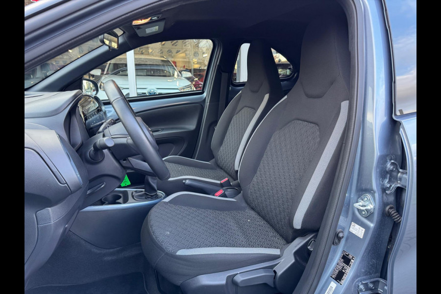 Toyota Aygo X 1.0 VVT-i MT Pulse Bi-tone | Urban Khaki, 17 inch, Privacy glass, Apple CarPlay/Android auto, Airconditioning, Parkeercamera