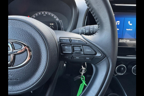 Toyota Aygo X 1.0 VVT-i MT Pulse Bi-tone | Urban Khaki, 17 inch, Privacy glass, Apple CarPlay/Android auto, Airconditioning, Parkeercamera